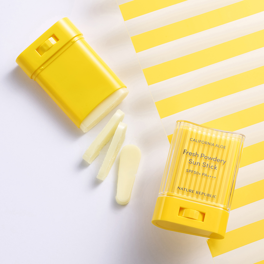 CALIFORNIA ALOE FRESH POWDERY SUN STICK SPF50+ PA++++ (24g) ซันสติ๊ก กันแดดแบบแท่ง คุมมัน กันน้ำ ทาทับเมคอัพได้